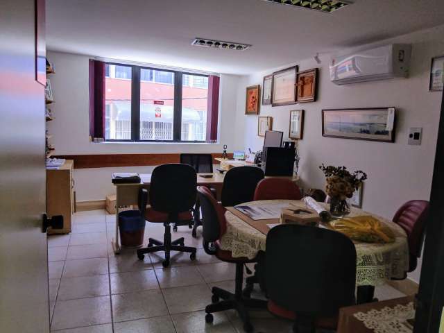 Loja na Barra com 75m², 1 vaga de garagem, à venda por R$ 750.000,00