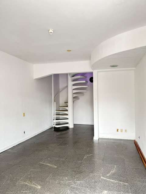 Loja no Rio Vermelho com 52m² à venda por R$ 150.000,00