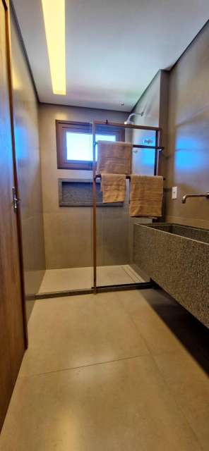 Casa em Praia do Forte com 5 quartos sendo 5 suítes, 387m² à venda por R$ 4.900.000,00