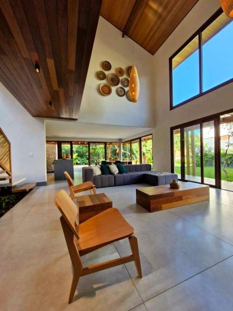 Casa em Praia do Forte com 5 quartos sendo 5 suítes, 387m² à venda por R$ 4.900.000,00