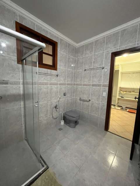 Casa com 4 quartos e 4 suítes, 576,00 m² para alugar por R$ 9.000,00 - Vilas do Atântico - Lauro de Freitas/BA  