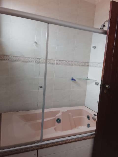 Casa com 4 quartos e 4 suítes, 576,00 m² para alugar por R$ 9.000,00 - Vilas do Atântico - Lauro de Freitas/BA  