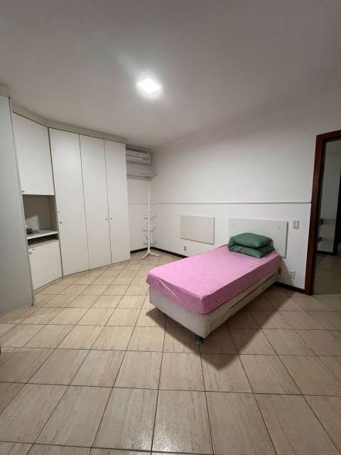 Casa com 4 quartos e 4 suítes, 576,00 m² para alugar por R$ 9.000,00 - Vilas do Atântico - Lauro de Freitas/BA  