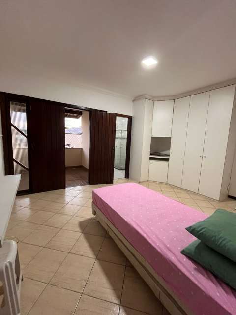Casa com 4 quartos e 4 suítes, 576,00 m² para alugar por R$ 9.000,00 - Vilas do Atântico - Lauro de Freitas/BA  