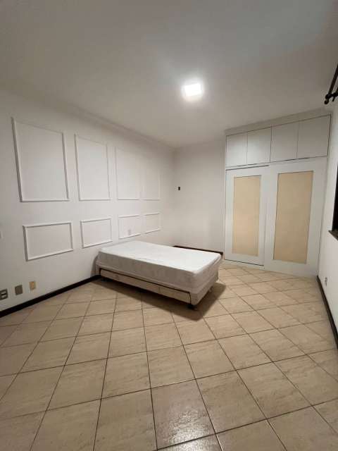 Casa com 4 quartos e 4 suítes, 576,00 m² para alugar por R$ 9.000,00 - Vilas do Atântico - Lauro de Freitas/BA  