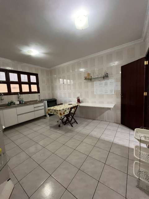Casa com 4 quartos e 4 suítes, 576,00 m² para alugar por R$ 9.000,00 - Vilas do Atântico - Lauro de Freitas/BA  