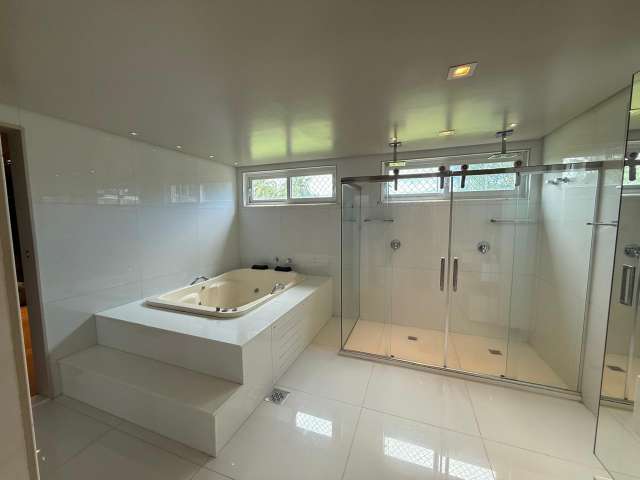 Casa no Encontro das Águas com 4 suítes, 382m² à venda por R$ 8.800.000,00