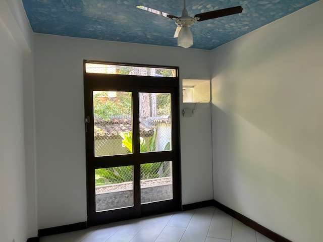 Casa no Candeal com 4 quartos sendo 3 suítes, 398m² à venda por R$ 900.000,00